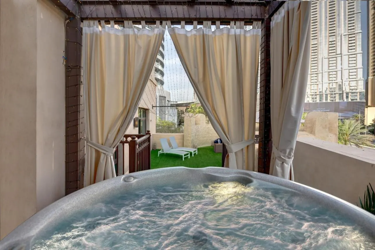 Apartment Durrani Homes: Garden Oasis at Souk Al Bahar with Jacuzzi Dubai