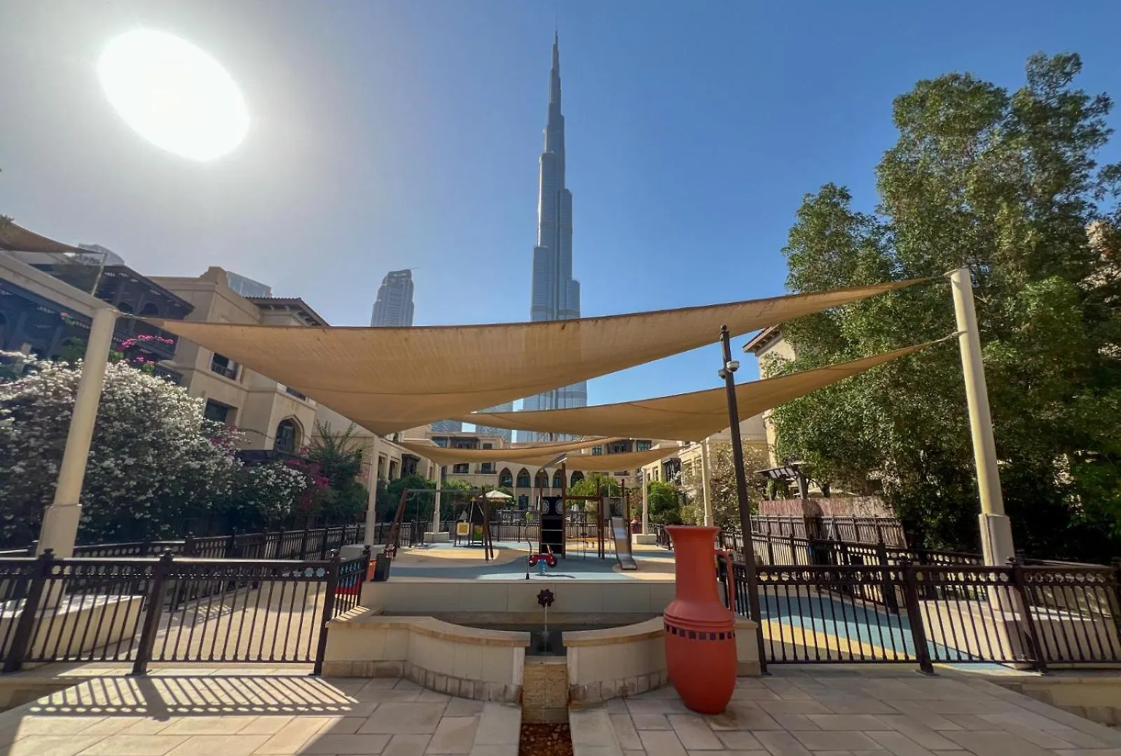 Durrani Homes: Garden Oasis at Souk Al Bahar with Jacuzzi Dubai Apartment