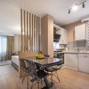 Ciragan Bosphorus , اسطنبول تركيا